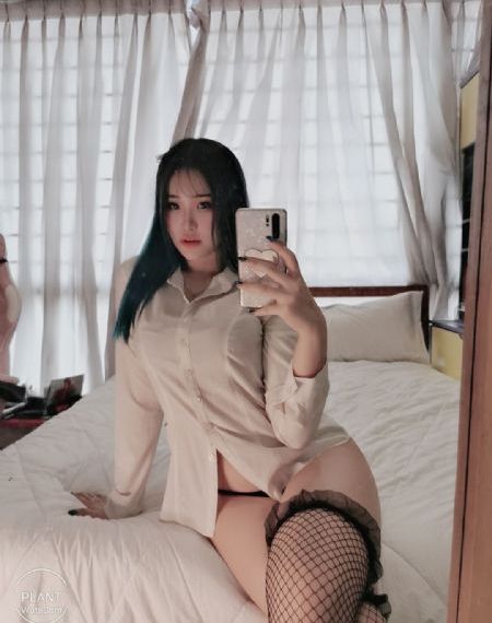 少妇脱了内裤让我添